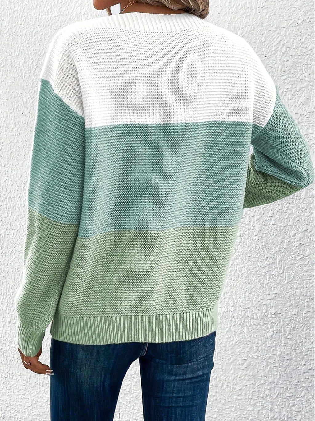 Elevate Your Fall Wardrobe with Our Women's Trendy Long Sleeve Color Block Crew Neck Pullover Sweater